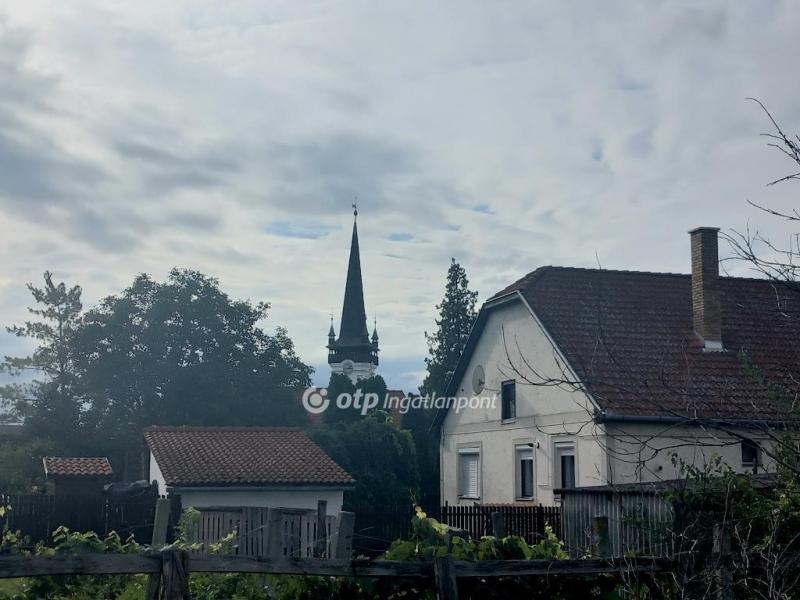 Eladó családi ház Mikepércs