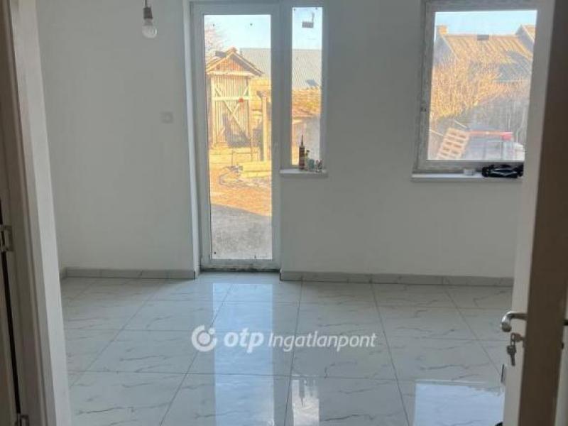 Eladó családi ház Vámospércs