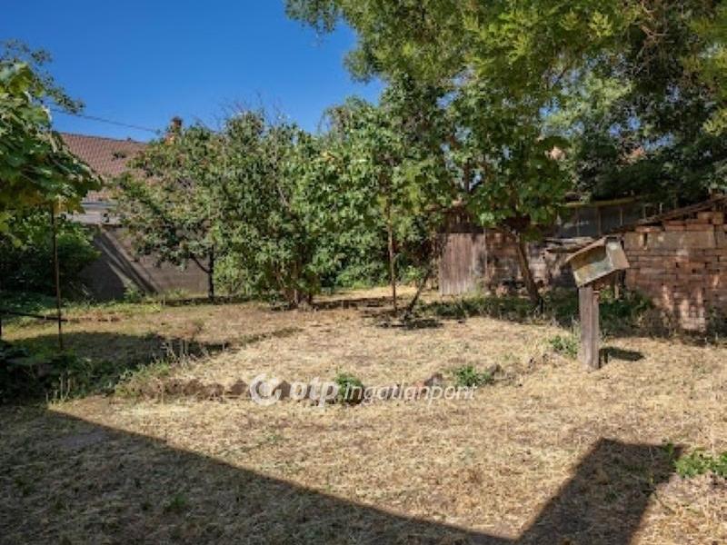 Eladó lakóövezeti telek Debrecen