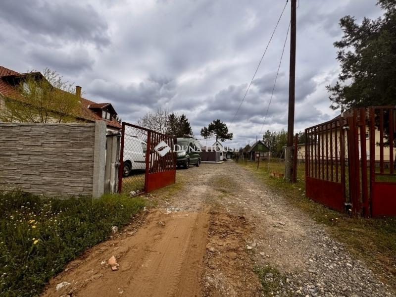 Eladó lakóövezeti telek Kóka