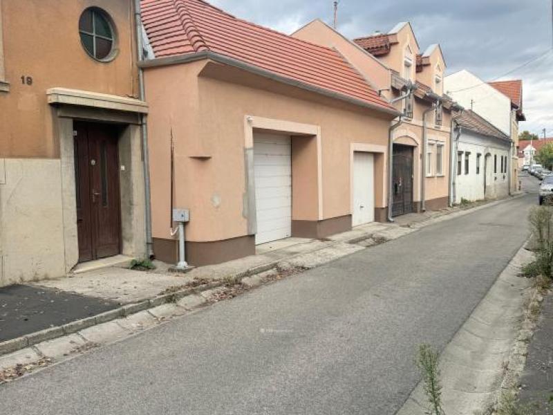 Eladó családi ház Pécs