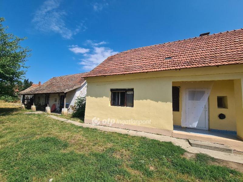 Eladó családi ház Derecske