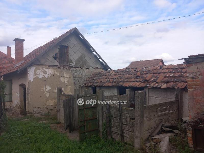 Eladó családi ház Mikepércs