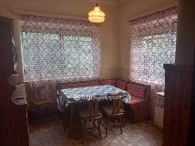 Eladó családi ház Mikepércs