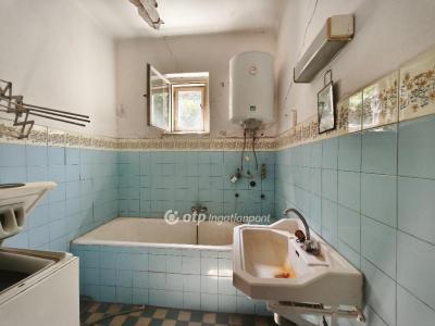 Eladó családi ház Szigetmonostor