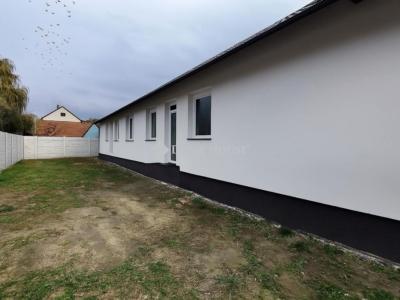 Eladó ikerház Monor