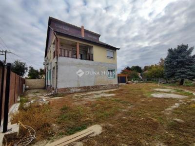Eladó családi ház Monor