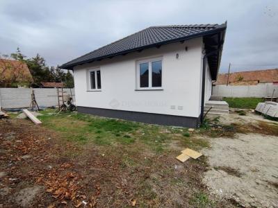 Eladó ikerház Monor