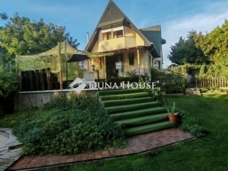 Eladó családi ház Monor