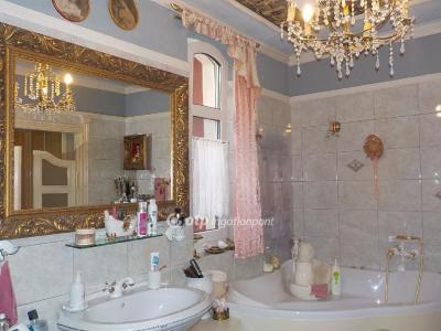 Eladó családi ház Balatonboglár