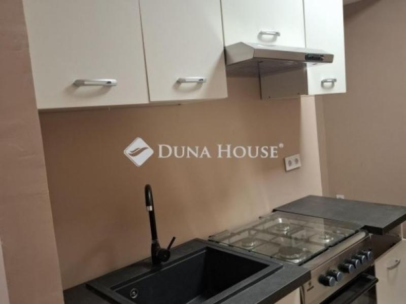 Eladó lakás Szekszárd