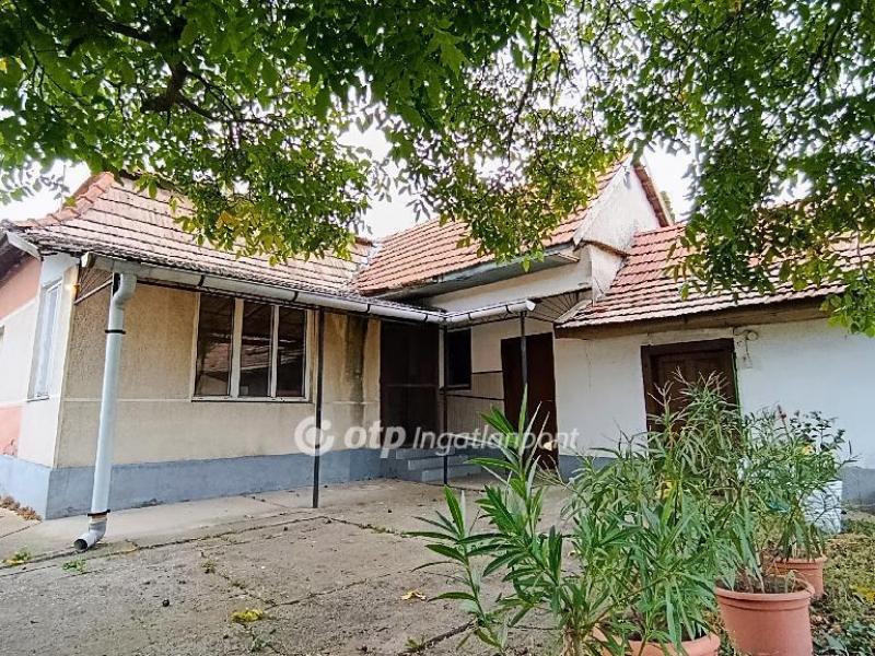 Eladó családi ház Jászfényszaru