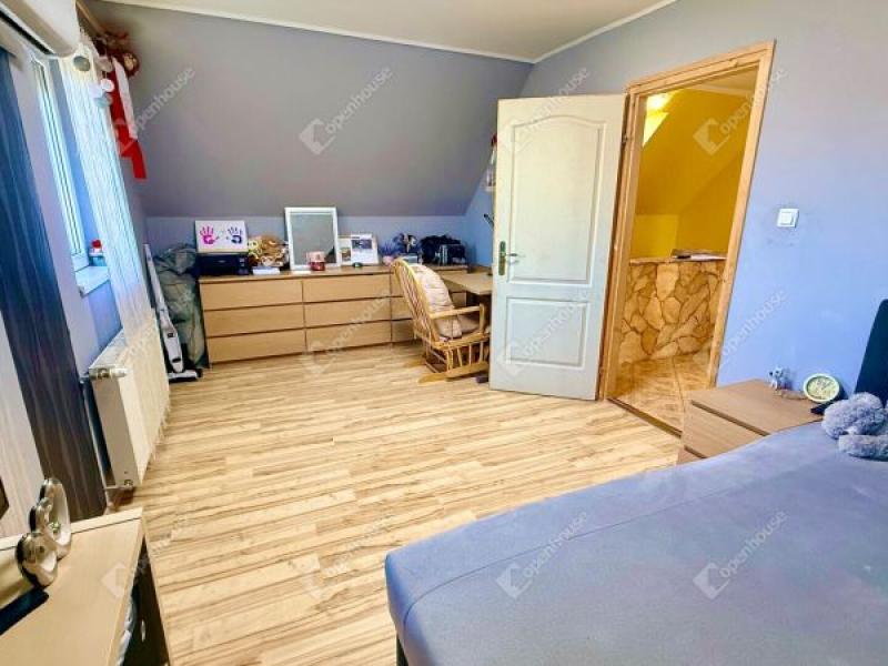 Eladó lakás Üllő