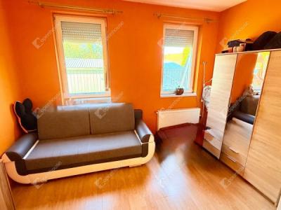 Eladó lakás Üllő