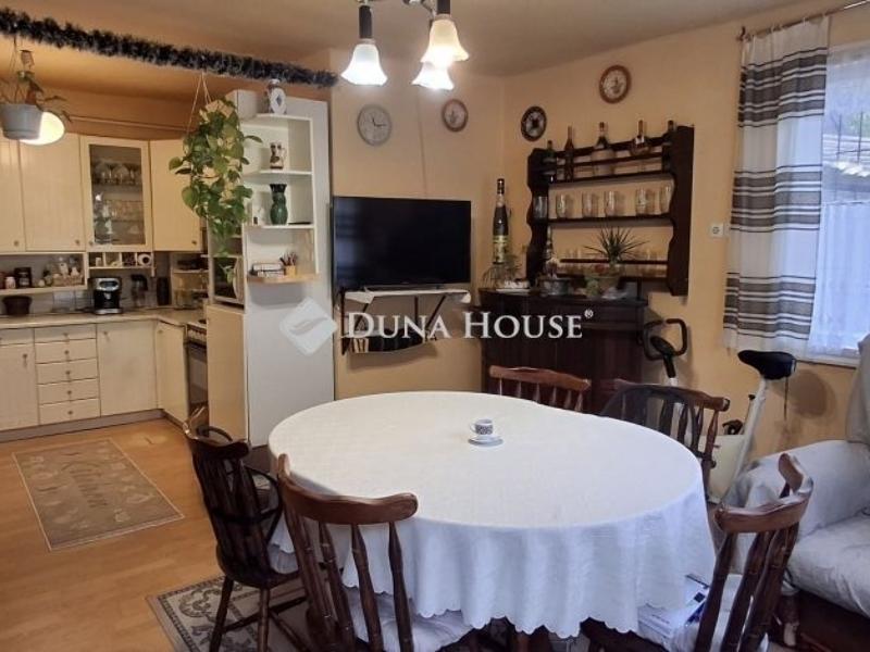 Eladó családi ház Taksony