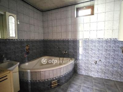 Eladó családi ház Jászberény