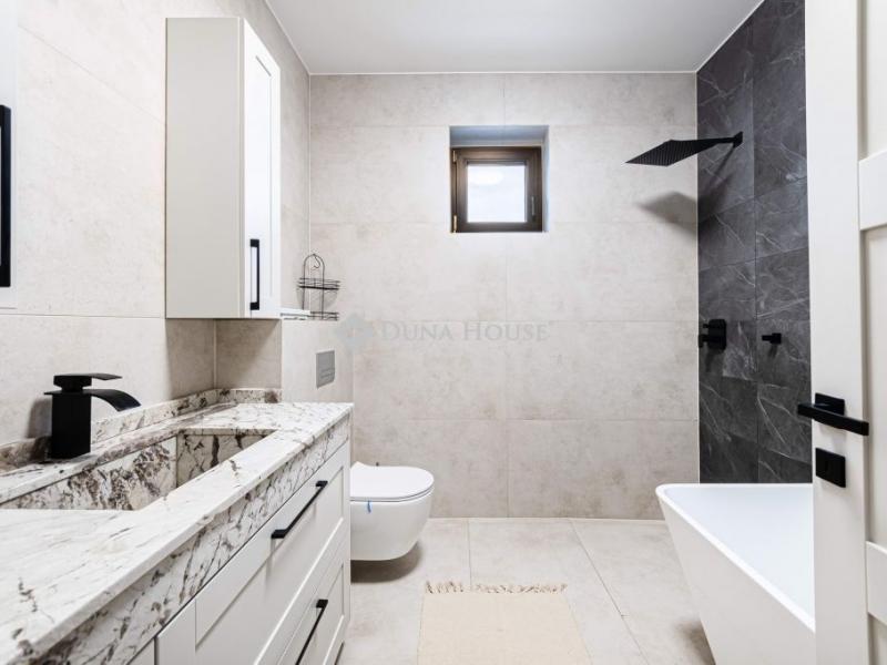 Eladó családi ház Leányfalu