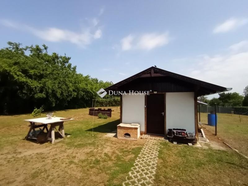 Eladó nyaraló Tóalmás