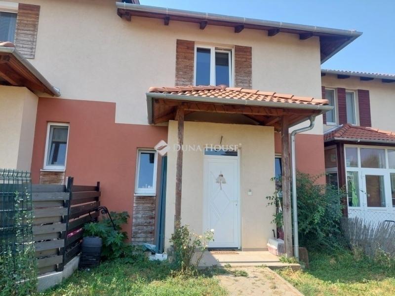 Eladó sorház Pécel