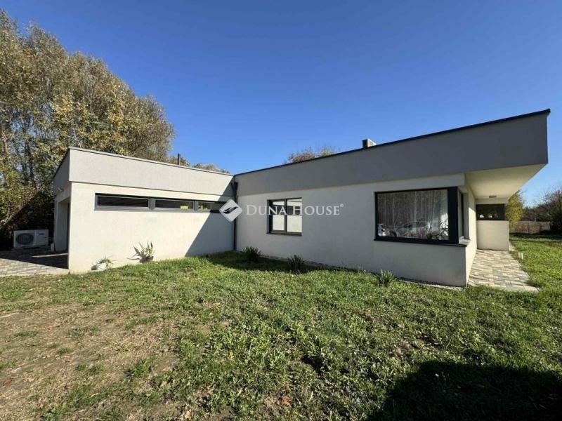 Eladó családi ház Harkány