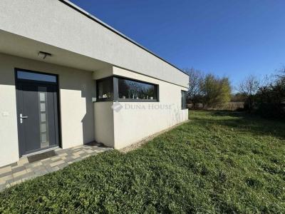 Eladó családi ház Harkány