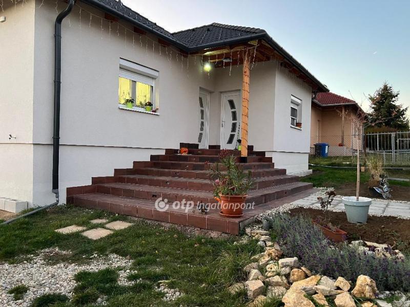 Eladó családi ház Szentkirályszabadja