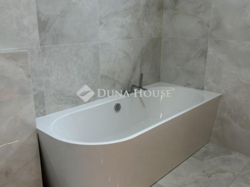 Eladó családi ház Csömör