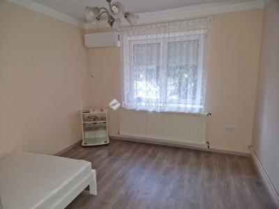 Eladó családi ház Monor