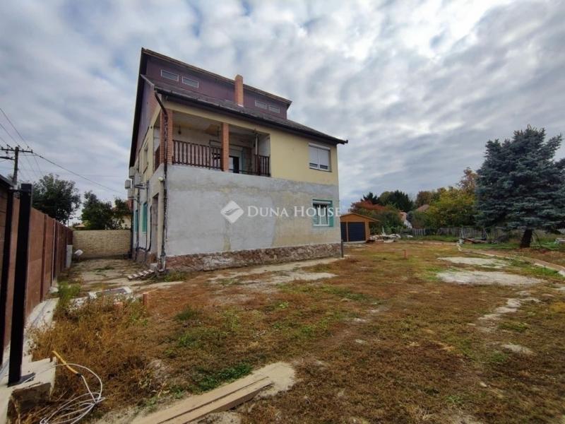 Eladó családi ház Monor