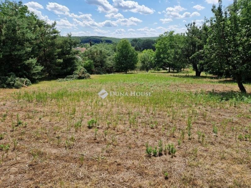 Eladó lakóövezeti telek