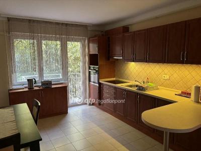 Eladó lakás Szolnok