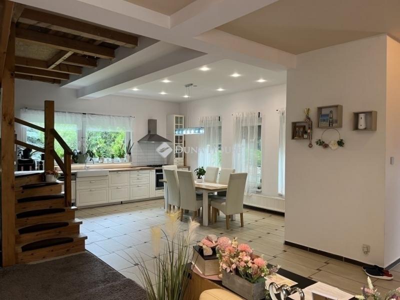 Eladó családi ház Dunakeszi