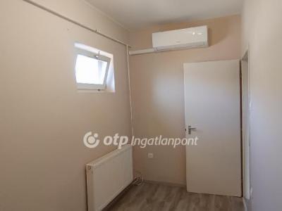 Eladó családi ház Dömsöd