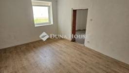 Eladó családi ház Újpetre