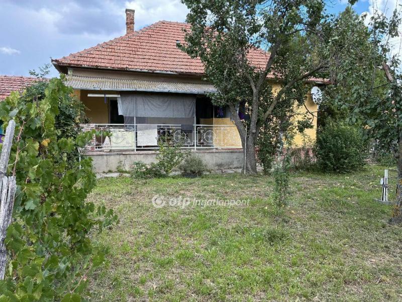 Eladó családi ház Sarkad