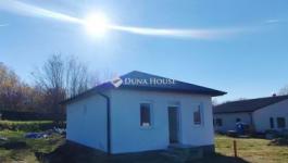 Eladó családi ház Környe