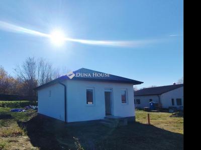 Eladó családi ház Környe