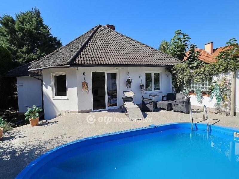 Eladó családi ház Vál