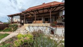 Eladó családi ház Lovas