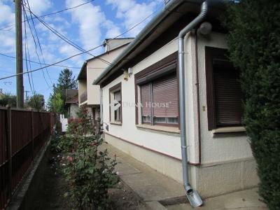 Eladó családi ház Úri