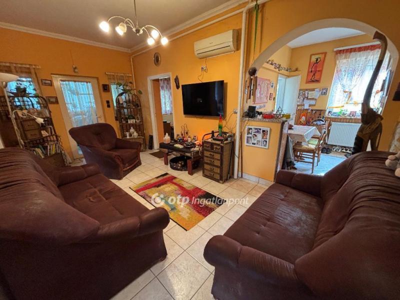 Eladó családi ház Onga