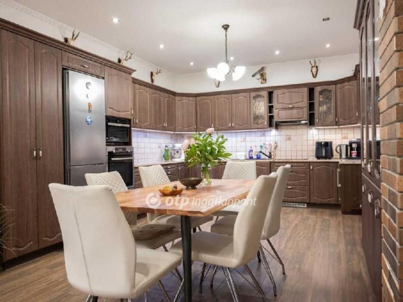 Eladó családi ház Ceglédbercel