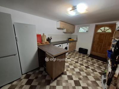 Eladó családi ház Csatár