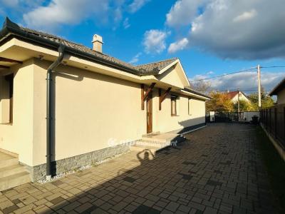 Eladó családi ház Hajdúsámson