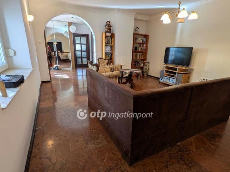 Eladó családi ház Budapest