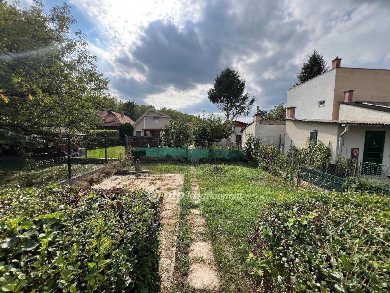 Eladó családi ház Budapest