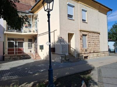 Eladó lakás Szikszó