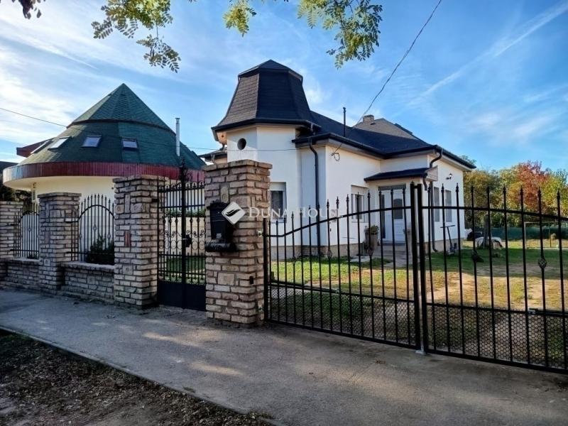 Eladó családi ház Budapest