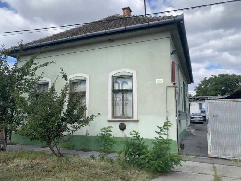 Eladó családi ház Cegléd