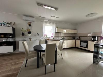 Eladó családi ház Érd